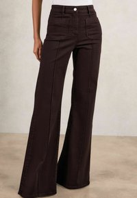 Клешеные джинсы Клешеные джинсы