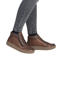 Зимние ботинки