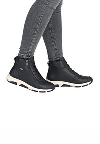 Ботинки на шнуровке