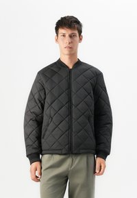 Куртка бомбер