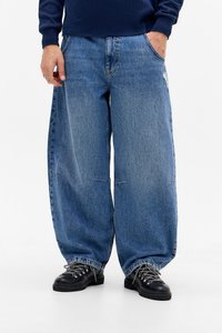 Свободные джинсы