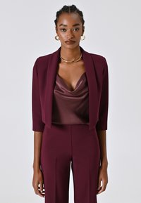 Короткий блейзер