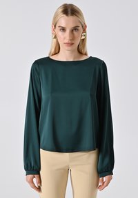 Атласная блузка