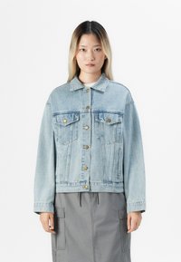 Джинсовая куртка