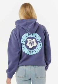 Пуловер с капюшоном