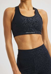 Спортивный бюстгальтер