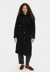 Шерстяное пальто