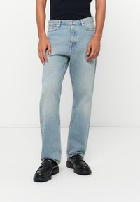 Прямые джинсы Прямые джинсы