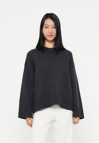 Длинный пуловер