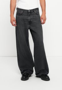 Свободные джинсы Свободные джинсы