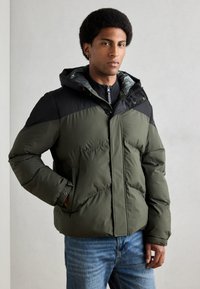 Зимняя куртка Зимняя куртка