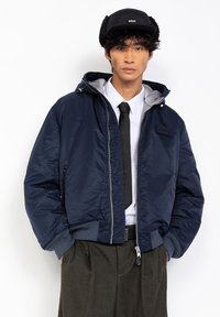 Куртка бомбер Куртка бомбер