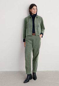 Вельветовая куртка