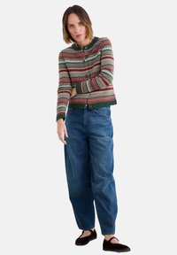 Жаккардовая вязаная кофта