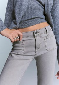 Клешеные брюки