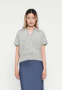 Пуловер с коротким рукавом