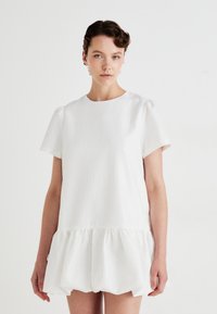 Короткое платье