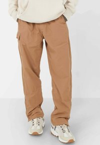 Брюки с накладными карманами