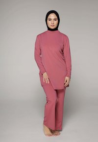 Слитный купальник Слитный купальник