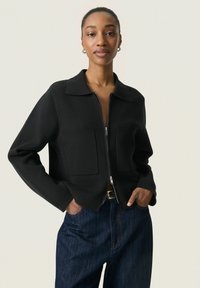 Вязаная кофта