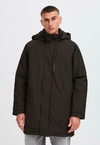 Короткое пальто