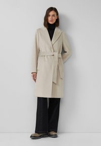 Шерстяное пальто Шерстяное пальто