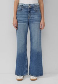 Свободные джинсы