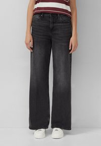 Клешеные джинсы