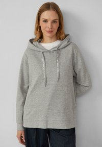 Пуловер с капюшоном