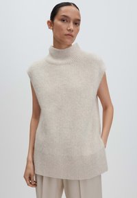 Пуловер без рукавов