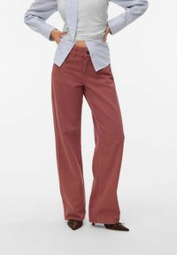 Прямые джинсы Прямые джинсы