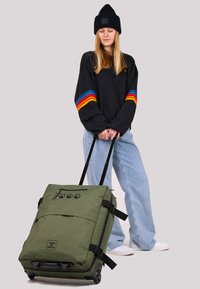 Чемодан на колесах Чемодан на колесах