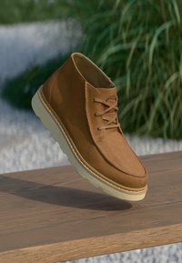 Ботинки на шнуровке