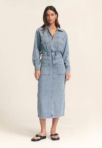 Джинсовое платье