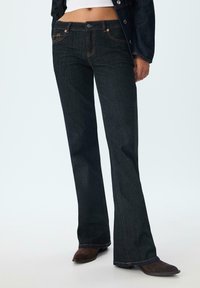 Клешеные брюки