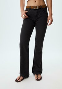 Клешеные джинсы