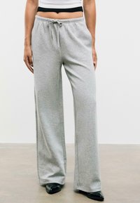 Спортивные штаны