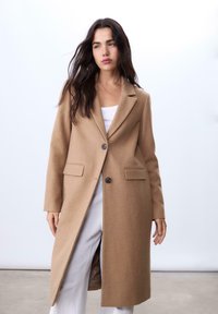 Шерстяное пальто