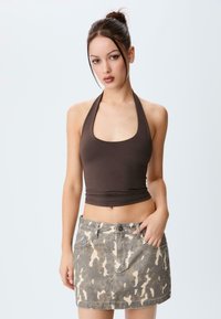 Юбка с накладными карманами