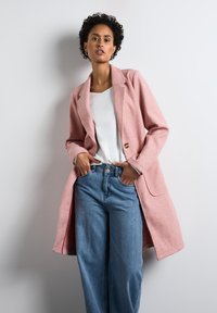 Шерстяное пальто