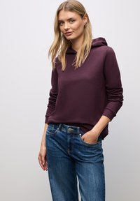 Пуловер с капюшоном