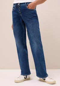 Свободные джинсы