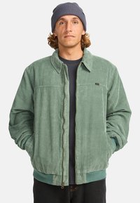 Куртка бомбер