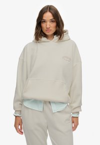 Пуловер с капюшоном