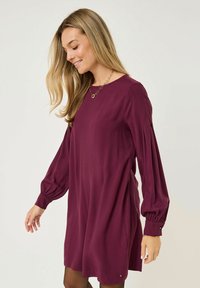 Короткое платье