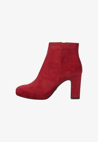 Полусапожки на высоком каблуке