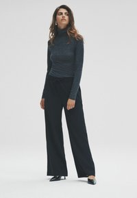 Спортивные штаны