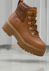 Полусапожки на платформе Полусапожки на платформе