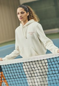 Спортивная толстовка