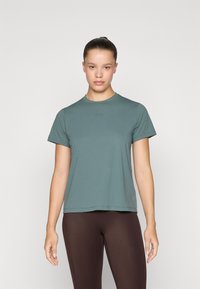 Спортивная майка